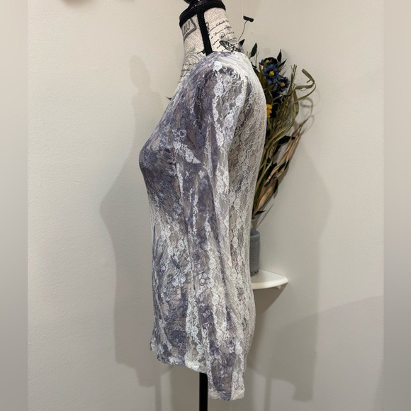 Weavevers Blue and White Fitted Long Sleeve Sheer Blouse size Small - Picture 5 of 7